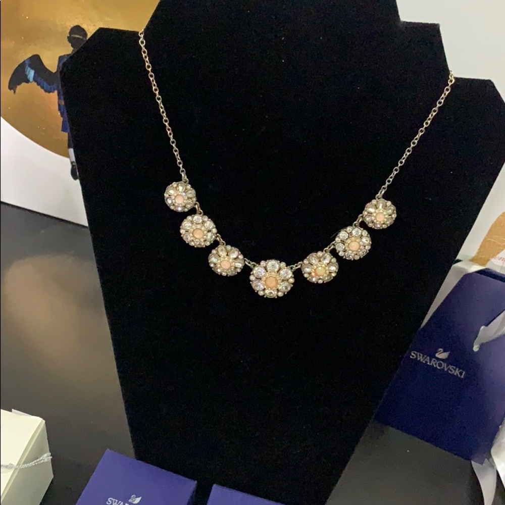 Brand new buttercup necklace by Premier Designs
